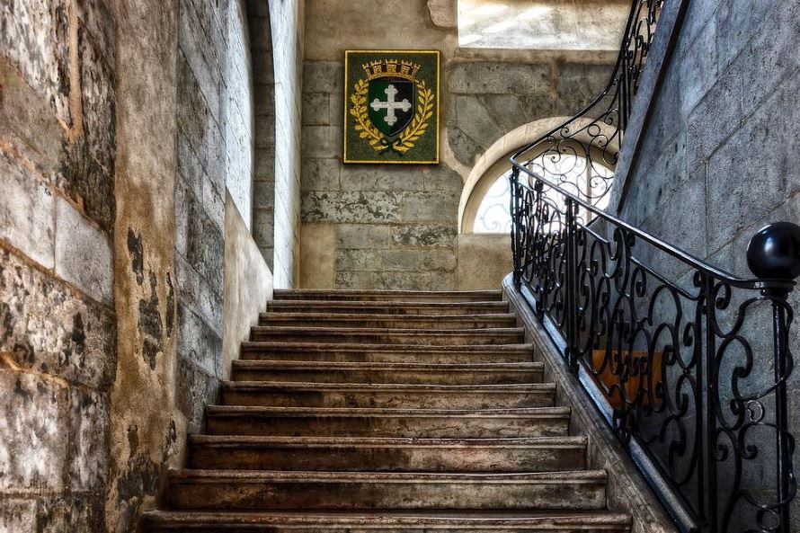 Balustrady ze stali nierdzewnej dlaczego warto je wybrać?