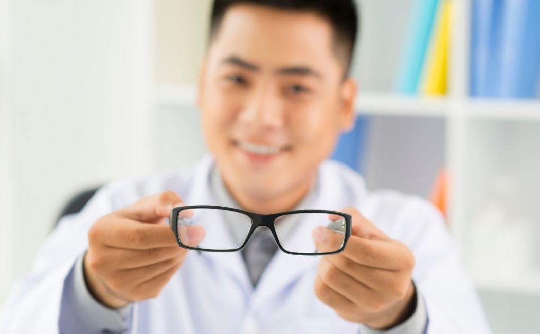 Jak prawidłowo dbać o okulary?