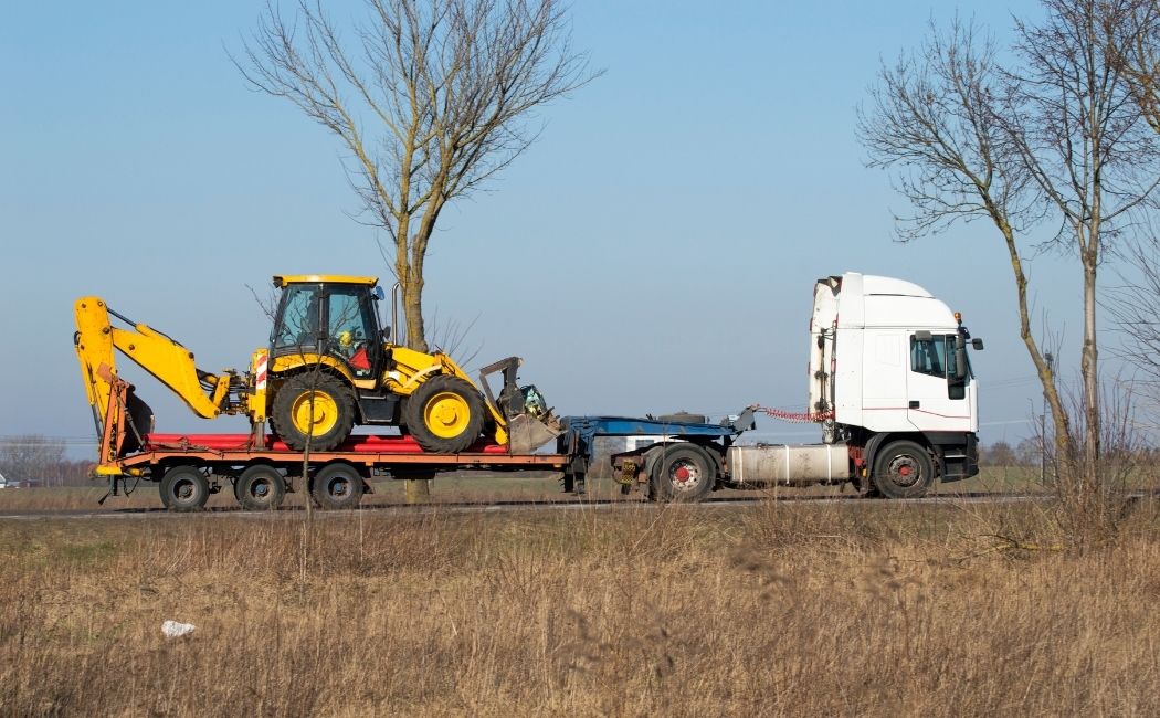 Jak wybrać odpowiednią przyczepę pod minikoparkę?