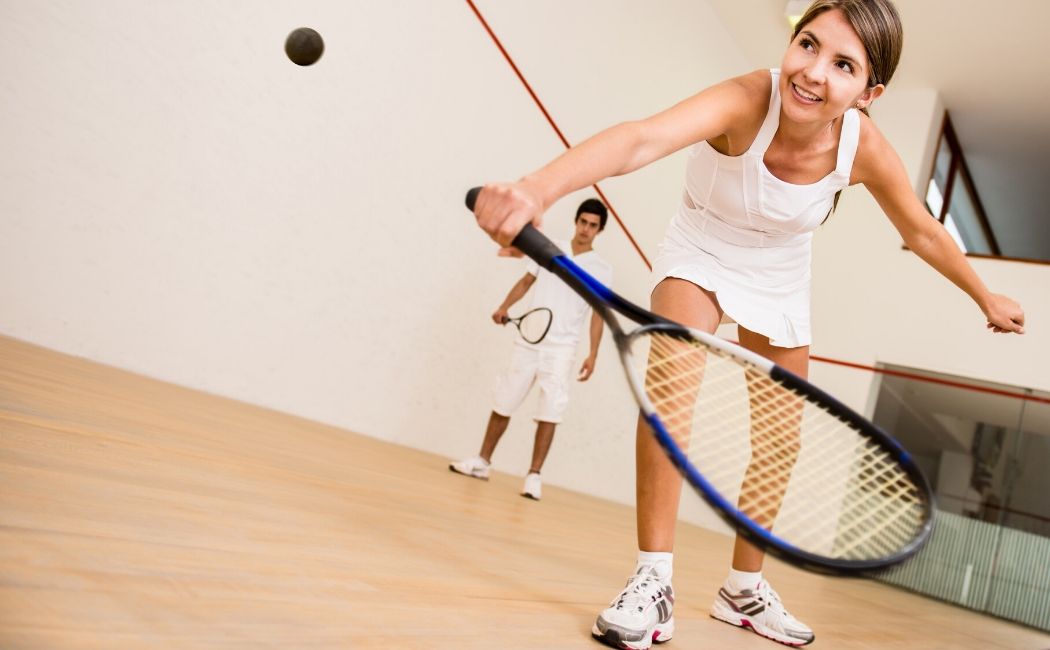 Czym różni się squash od tenisa?