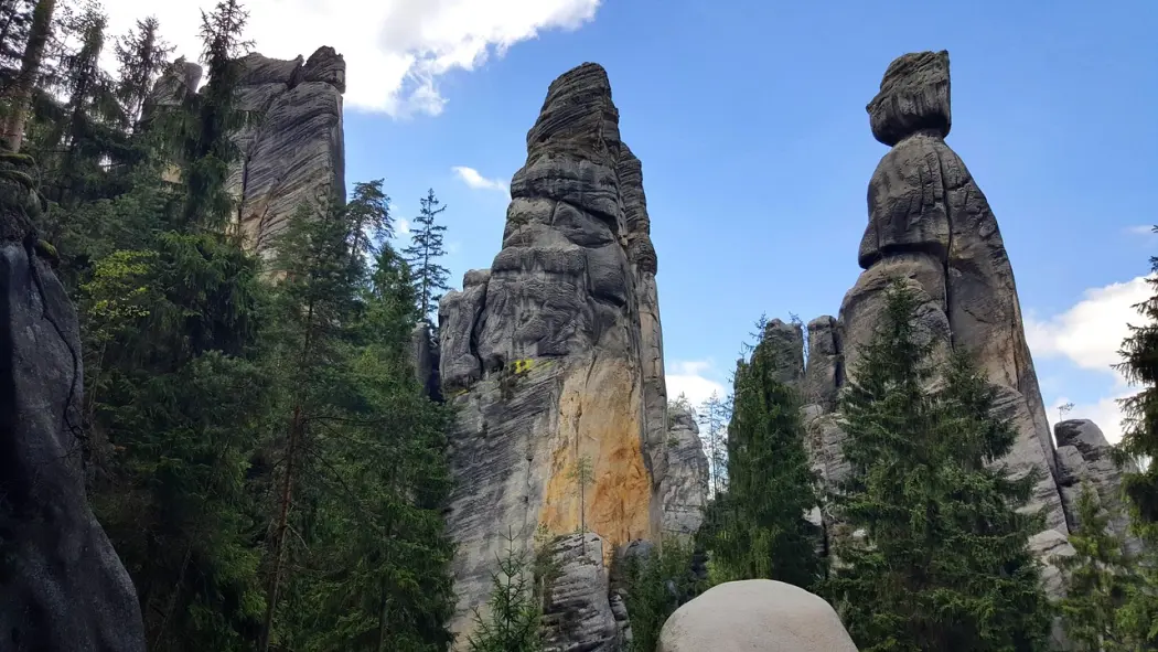 Odkryj magiczny świat skalnych labiryntów - Wycieczka z Karpacza do Skalnego Miasta