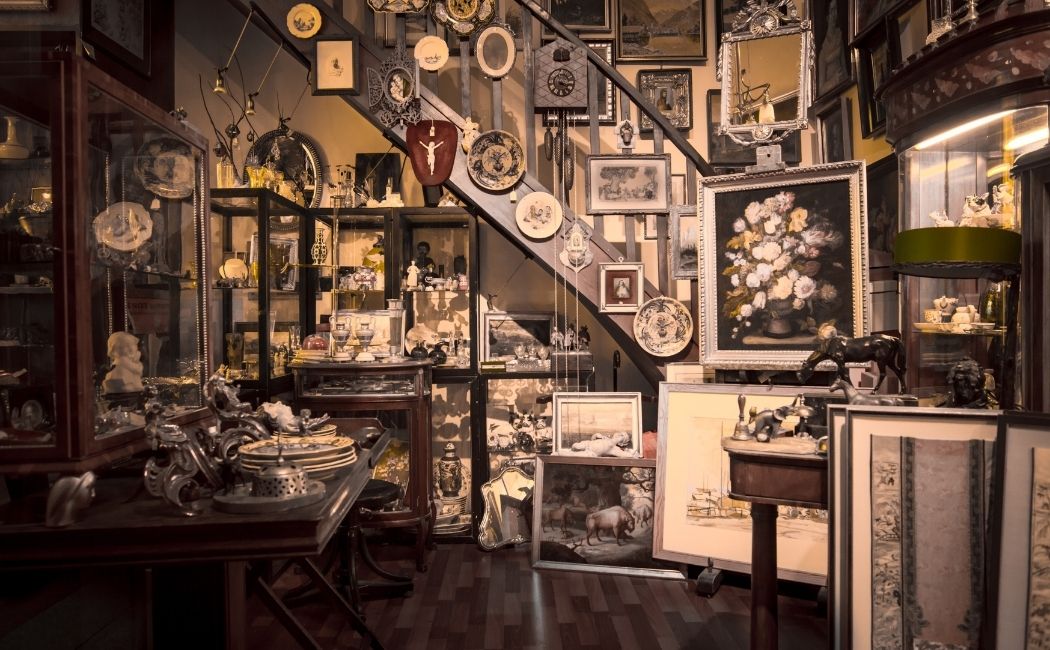 W jaki sposób wyszukać oferty antyków?