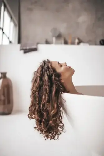 Naturalne kosmetyki do włosów: przewodnik w doborze odpowiedniego szamponu