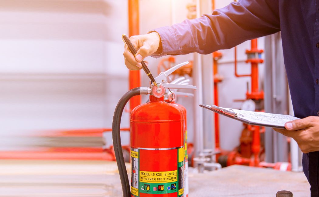 Jak zadbać o bezpieczeństwo pożarowe w przemyśle?