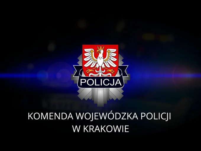 Obraz do artykułu: Zwłoki 73-latki w domu pod Chrzanowem. Policja szuka jej syna, w akcji śmigłowiec i psy tropiące