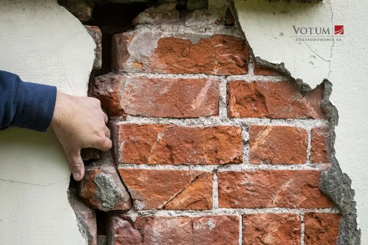 Obraz do artykułu: Przedstawiciel przedsiębiorcy górniczego puka do drzwi? Dowiedz się, jak rozmawiać o szkodach górniczych, by uzyskać należne odszkodowanie