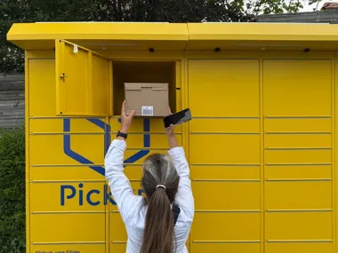 Gdzie kupić kartony do paczkomatu? Przewodnik po optymalnych opakowaniach dla e-commerce