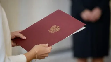 Ośmioro nauczycieli z gminy Alwernia odebrało akty mianowania