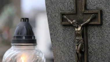 Mętków przeznaczy 65 tys. zł na uzupełnienie ziemi na cmentarzu