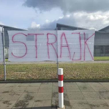 Obraz do artykułu: Pracownicy Valeo w Chrzanowie zawieszają blokadę zakładu. Protest przechodzi w nową fazę