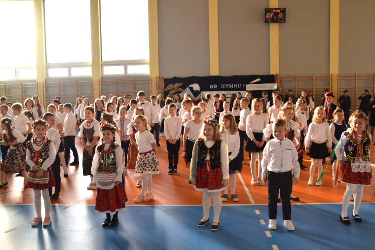 Uczniowie szkoły w Myślachowicach