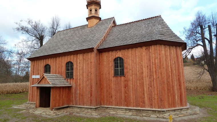 3.Zabytkowy Kościółek pw. NMP w Tłuczani z 1664r