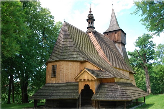Drewniany kościół w Osieku