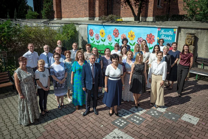 Grafika promocyjna wydarzenia Licealna Wigilijka z Absolwentami — spotkanie po latach