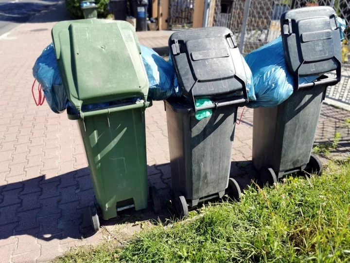 Rachunki za odpady trafią do skrzynek - gmina przypomina o numerach domów i skrzynkach