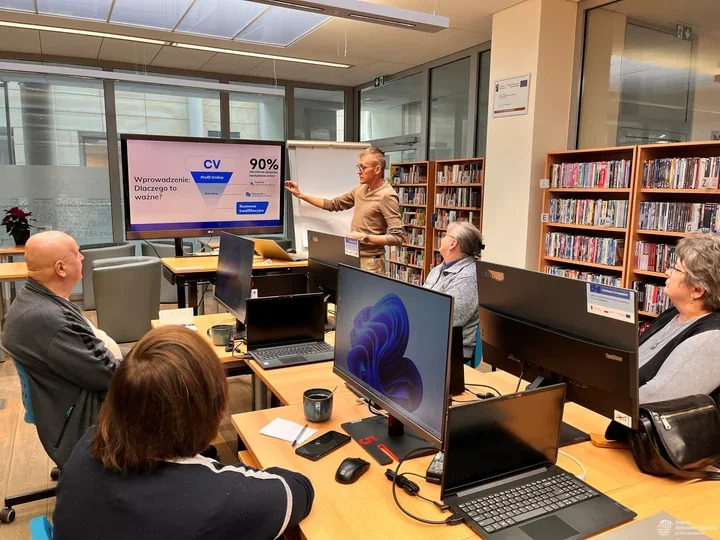 CV i profil zawodowy online - biblioteka uczy, jak zabłysnąć w sieci