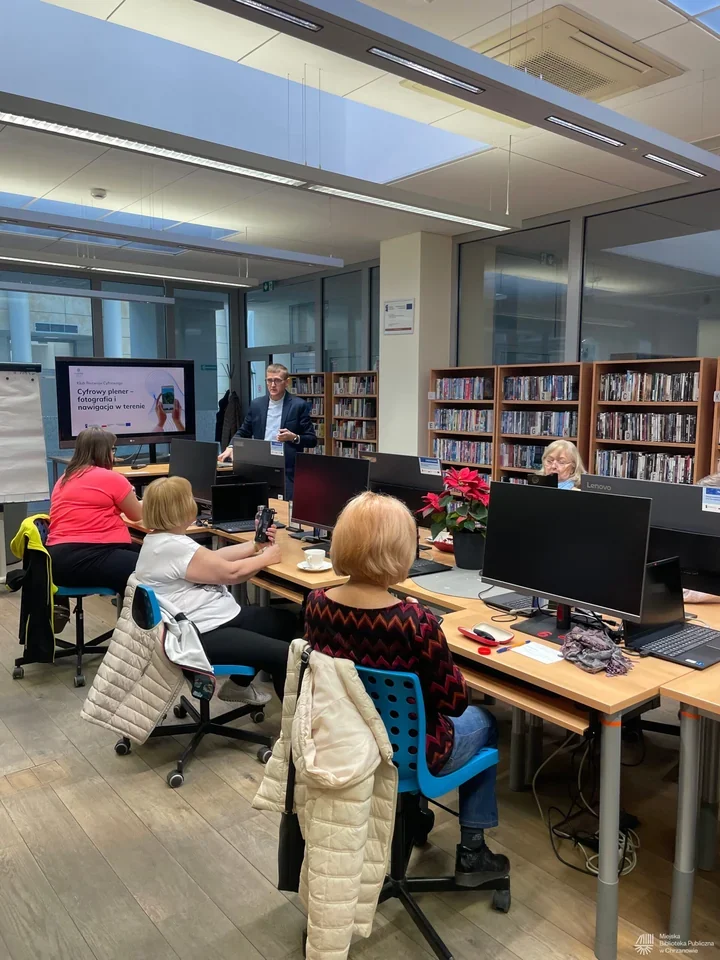Smartfon w plenerze zamiast w kieszeni - biblioteka pokazała, jak łapać kadry