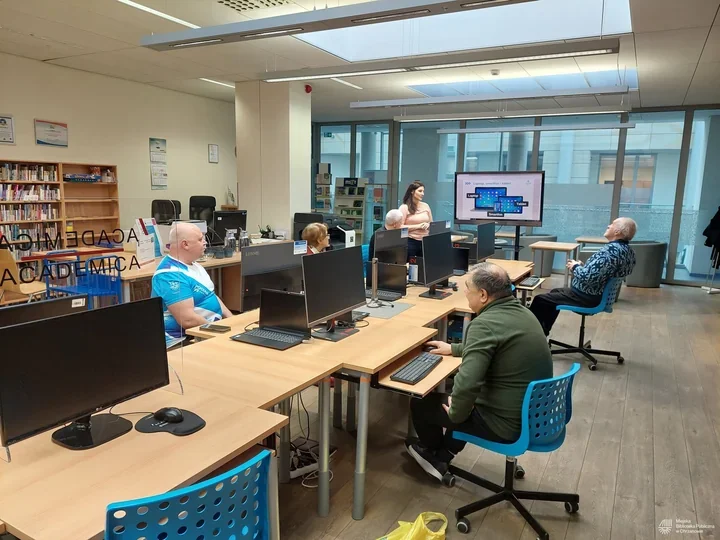 Pierwsze kroki z komputerem - warsztaty od plików do edytora tekstu w Klubie Rozwoju Cyfrowego