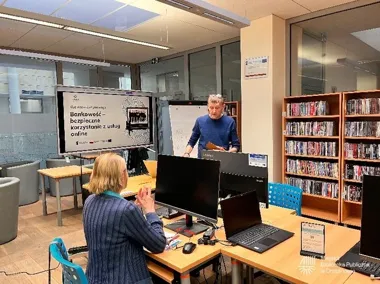 W Chrzanowie uczono, jak bezpiecznie ogarniać bankowość w sieci