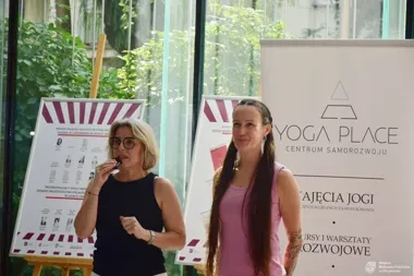 Joga, aromaterapia i wspólny stół - biblioteka w Chrzanowie zwolniła tempo
