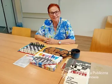 Szachownica, kolekcje i biblioteczne spotkania. Seniorzy wracają do gry
