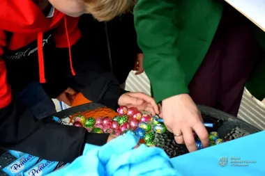 Czekoladowe jajka, rekordy i jeden piękny gest przy bibliotece