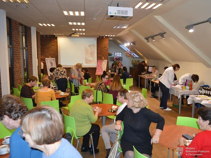 W kobiecym kręgu w Płazie - muzyka, rozmowy o zdrowiu i stoiska, które chcą się przeglądać