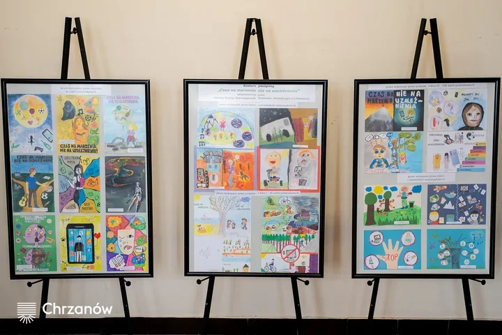 Dziecięce marzenia na wystawie w Urzędzie Miejskim - prace o wolności od uzależnień