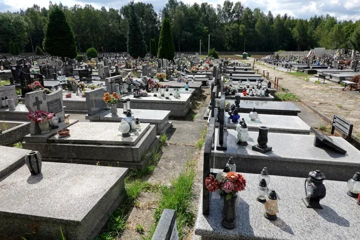 Na cmentarzu w Trzebini znów zbadają podłoże. Groby pozostaną nienaruszone