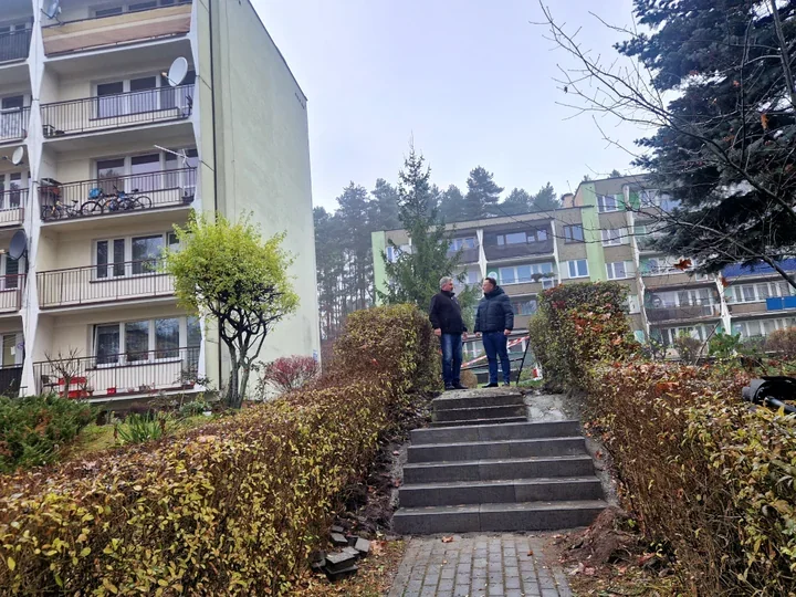 Nowe schody przy bloku nr 35 poprawią bezpieczeństwo na Osiedlu Energetyków