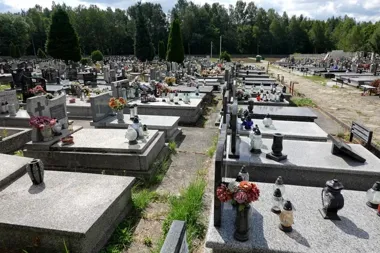 Na cmentarzu w Trzebini znów zbadają podłoże. Groby pozostaną nienaruszone