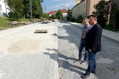 Przy Głogowej przybyło miejsc i zniknął parkingowy tłok