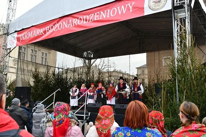 Trzebinia zabłysnęła świątecznie na krakowskim Rynku - muzyka, smaki i rękodzieło