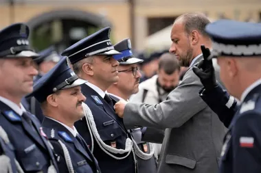 Chrzanowscy policjanci wyróżnieni w Tarnowie. Medale i awans