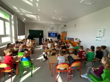 Najmłodsi uczniowie z Chrzanowa poznali zasady bezpiecznej drogi