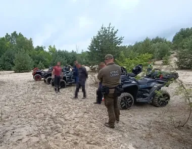 Dron wypatrzył quady w lesie - czterech kierujących dostało mandaty
