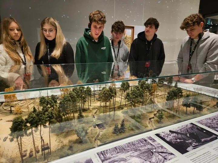 Ponad 1 500 uczniów skorzystało z programu Wyjście z klasą - powiat przejął organizację wyjazdów