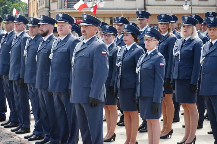 Awanse i pokaz na rynku w Trzebini. Służba Więzienna świętowała z rozmachem