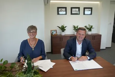 Dwa kroki do większej dostępności. Mikrobus dla Płazy i winda w liceum
