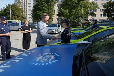 Dziewięć nowych radiowozów dla policji w Chrzanowie. Samorządy wyłożyły 310 tys. zł