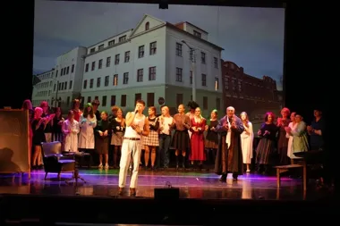 Uczniowie I LO pokazali 115 lat historii szkoły na scenie w Chrzanowie