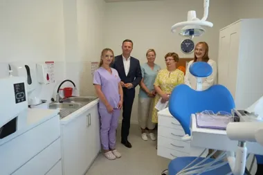 Darmowy gabinet dentystyczny już działa. Uczniowie z powiatu zyskali opiekę