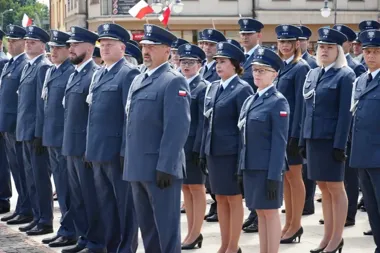 Awanse i pokaz na rynku w Trzebini. Służba Więzienna świętowała z rozmachem