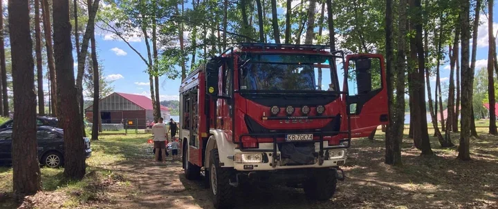 Strażacy z Chrzanowa pokazali sprzęt dzieciom na pikniku więzienników