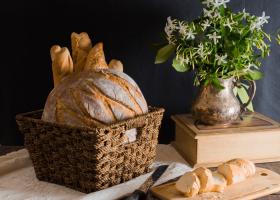 Ekskluzywny chlebak z drewna czy stali nierdzewnej: co wybrać?